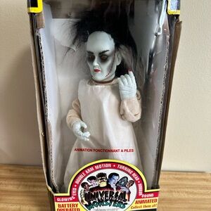 Universal Studios Monsters Bride of Frankenstein Motionette Like new in box Vtg